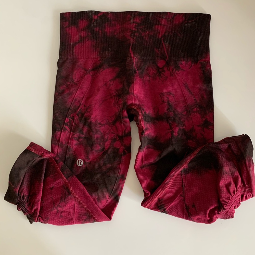 Lululemon hand dyed red black size 4